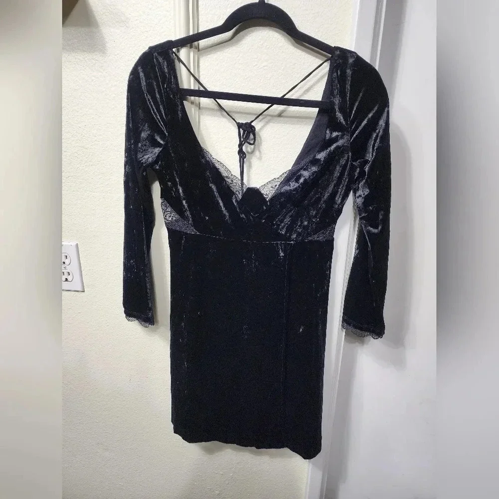 Free People Kat Velvet Mini Black Dress NWT Size XS Goth Dark Romantic - Picture 8 of 8
